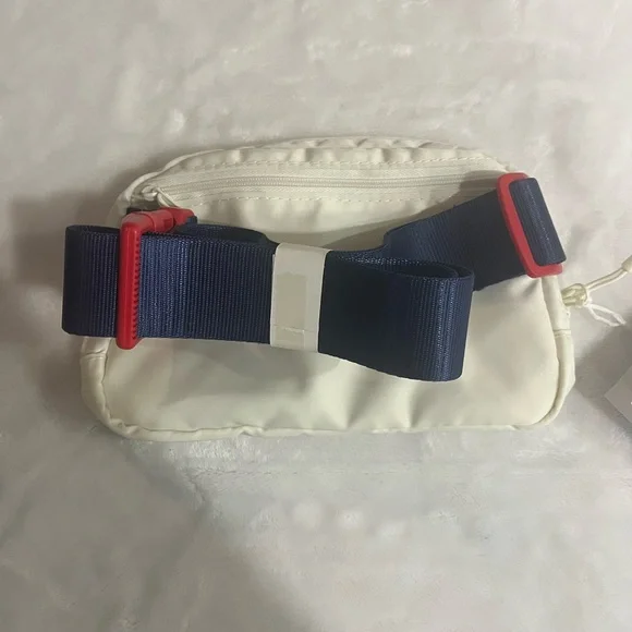 USA Themed White Belt  Bag - Picture 3 of 6